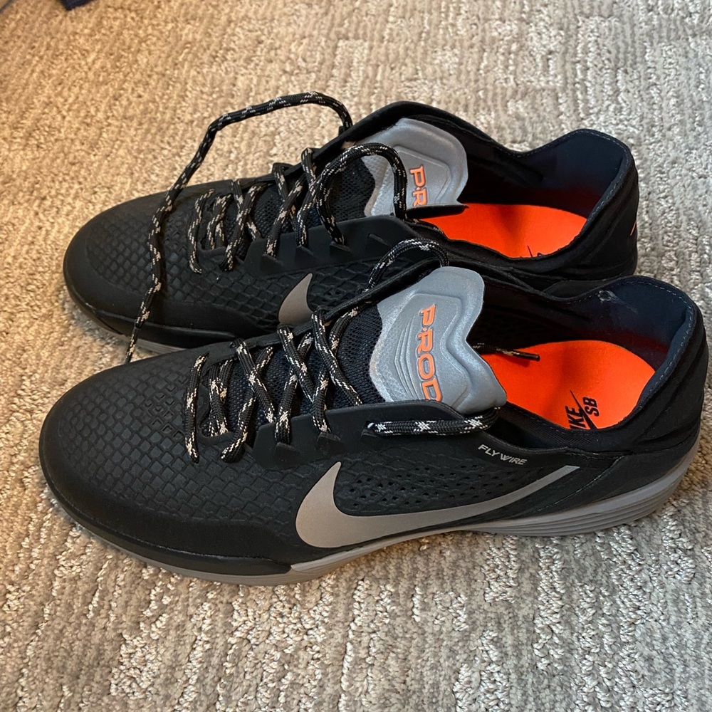 Men’s Nike sneakers